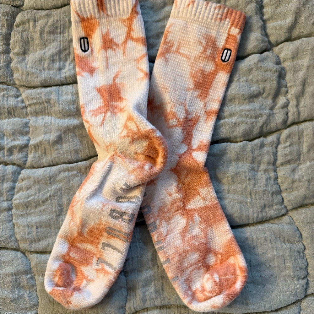 NOBULL Tie-Dye Socks peach and white